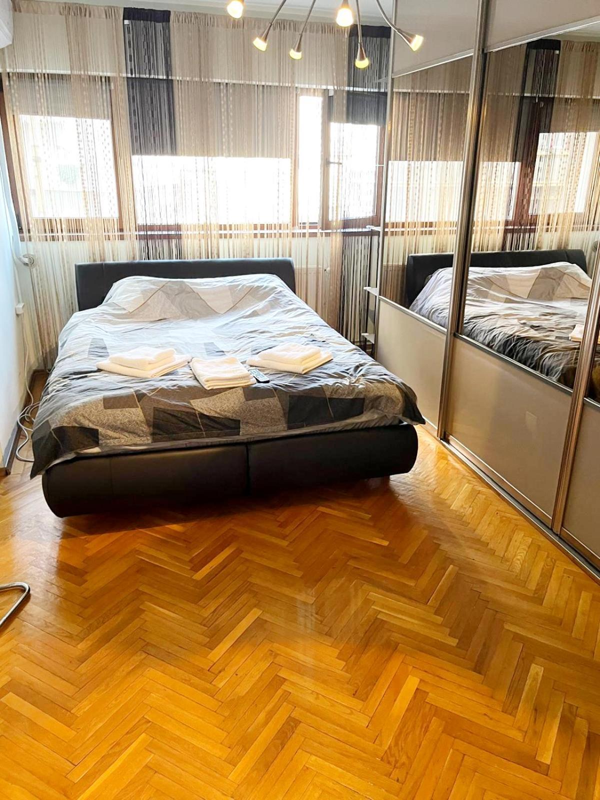 Romana 100 Sqm Deluxe Apartament บูคาเรสต์ ภายนอก รูปภาพ